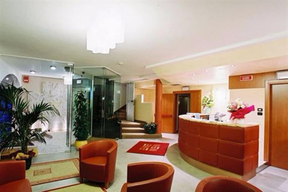 סירמיונה Hotel Mavino מראה חיצוני תמונה